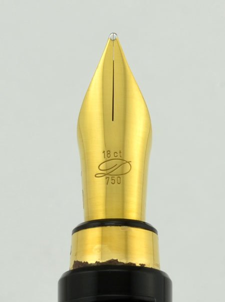 S T Dupont Montparnasse Fountain Pen - Black Laque de Chine, 18k